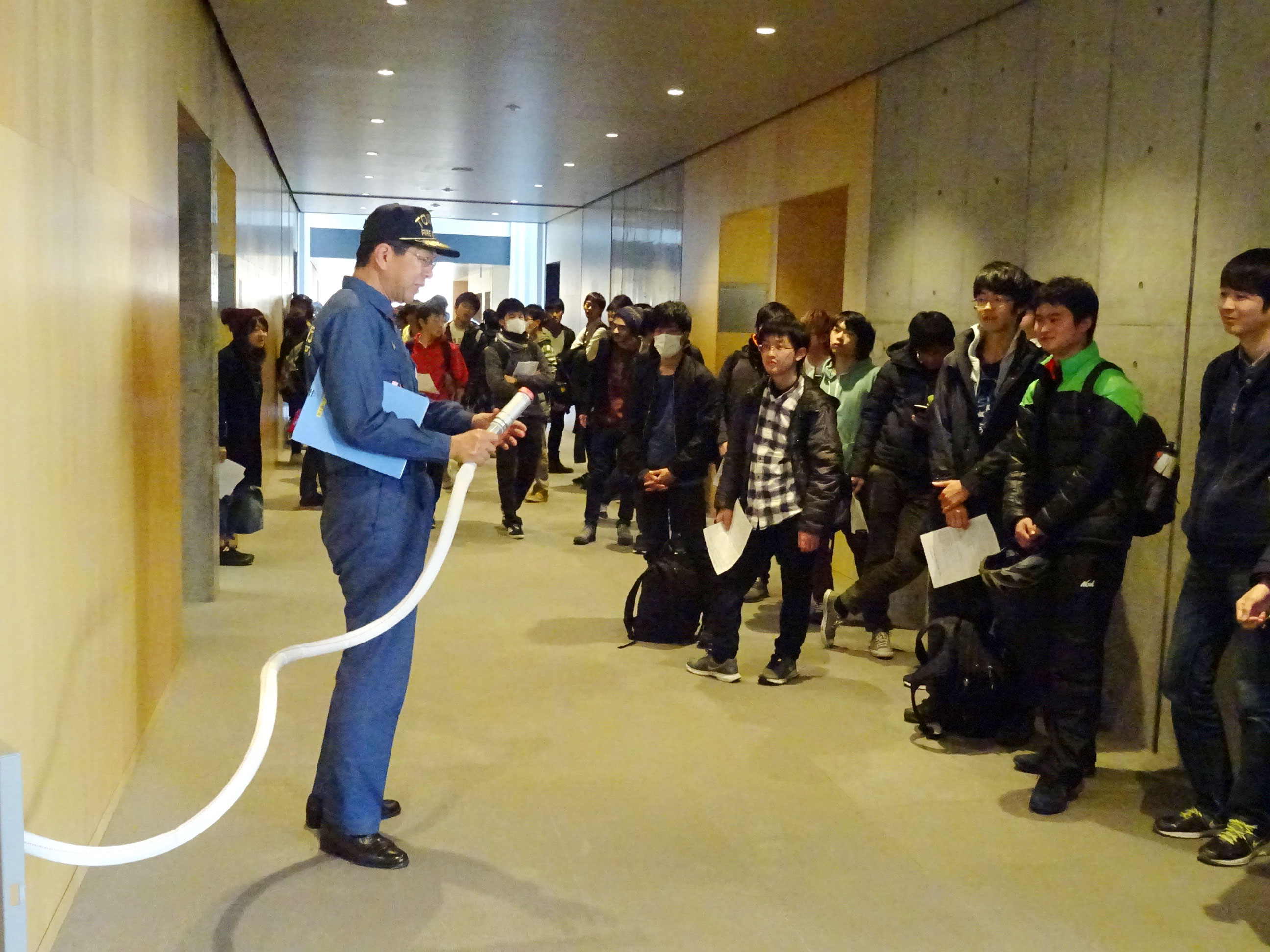 新宿キャンパスと八王子キャンパスで、学園総合防災訓練を行いました