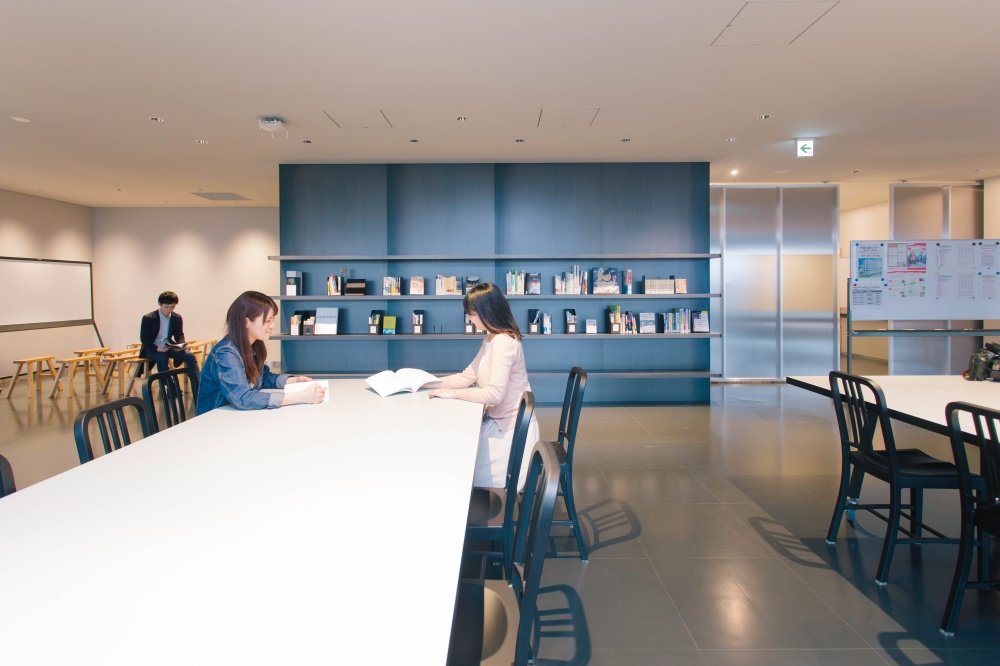 ラーニングコモンズ八王子 / 2号館 キャンパス・施設案内 工学院大学 ラーニングコモンズ八王子 / 2号館 キャンパス・施設案内 工学院大学