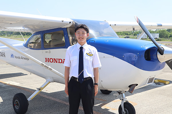 航空理工学専攻の第8期生が飛行操縦体験を実施