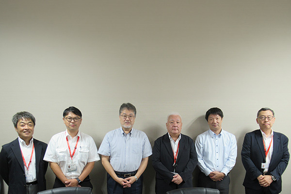 青木学長補佐らが朝日航空株式会社を訪問