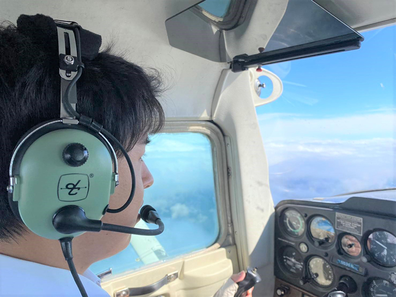 航空理工学専攻第3期生が米国での操縦訓練を終え帰国 | ＜航空