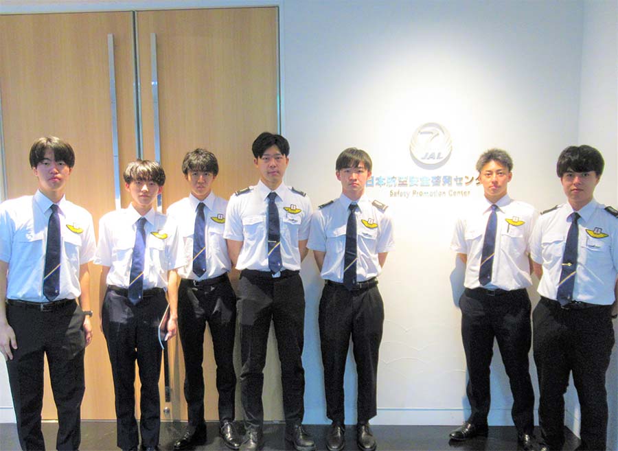 航空理工学専攻の学生が日本航空（JAL）の施設を見学