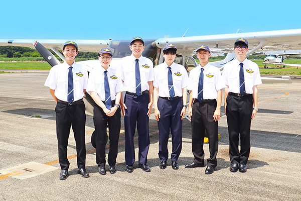 航空理工学専攻の第7期生が飛行操縦体験を実施
