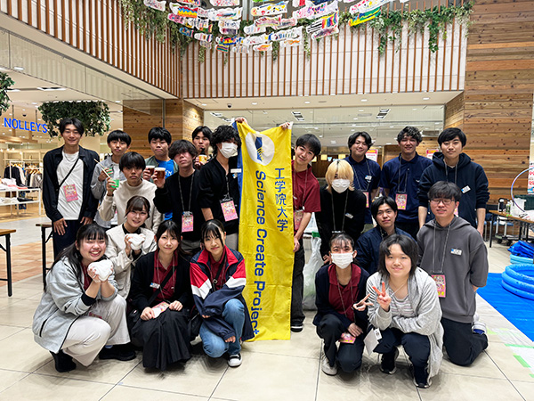 ScienceCreateProject(SCP)とみつばちプロジェクトが、「せいせき春のビールまつり」で科学実験ブースを出展