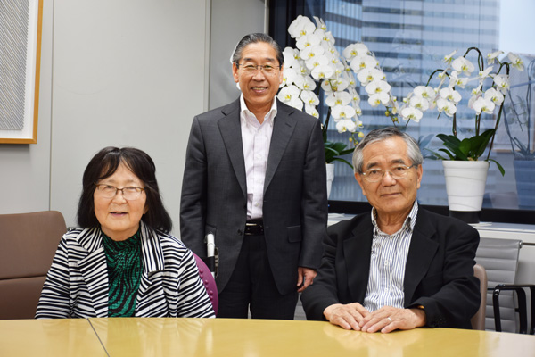佐藤学長を訪問された根岸英一ご夫妻