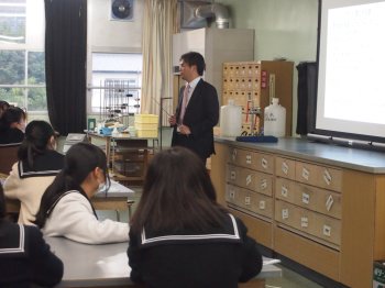 生命化学科が桐生女子高等学校 群馬県 で出張講義を行いました 18年度のお知らせ 工学院大学
