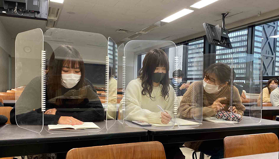 工学院大学 鈴木敏彦教授 携帯可能なポータブルシールドを開発 製品化 2020年度のお知らせ 工学院大学