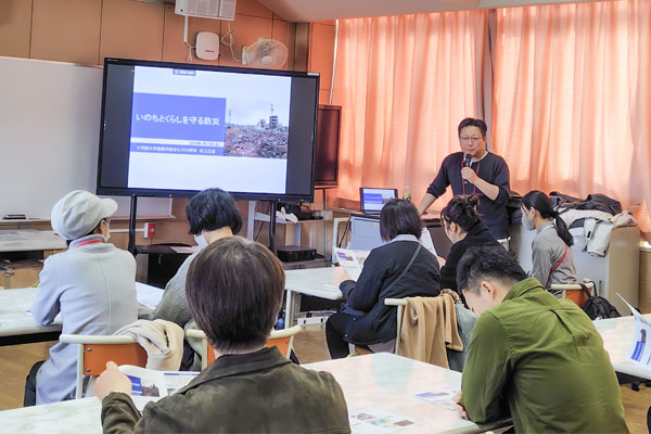 西新宿小学校で村上正浩教授（まちづくり学科）が防災セミナーを実施