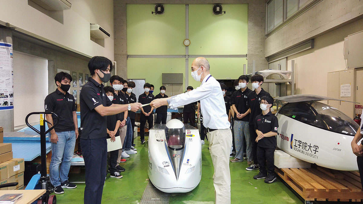 工学院大学附属中学校・高等学校がソーラーチームに感謝状授与