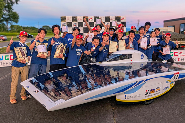 工学院大学ソーラーチームが国内最長級のソーラーカーレース 「ワールド・グリーン・チャレンジ2026」で優勝